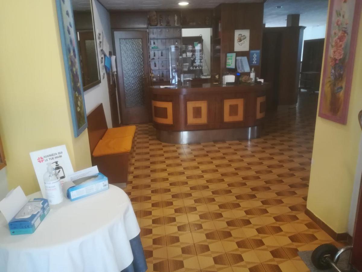 Hotel Glavjc Торно Екстериор снимка