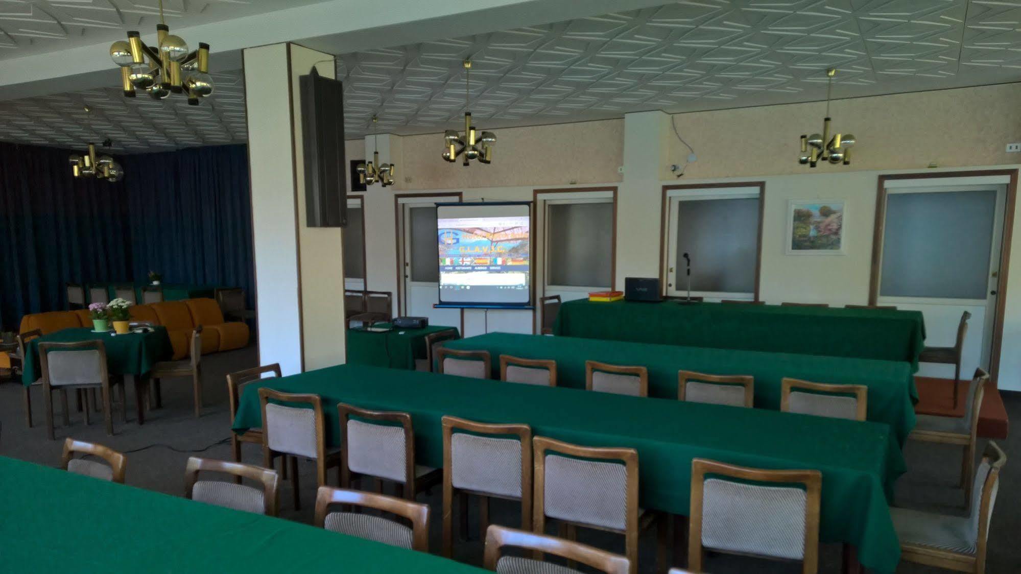 Hotel Glavjc Торно Екстериор снимка